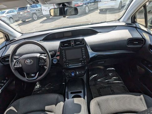 Used 2021 Toyota Prius LE image 14