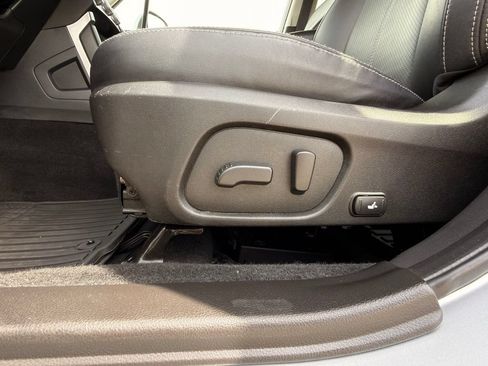 Used 2017 Subaru Forester 2.5i Touring AWD/4WD image 18