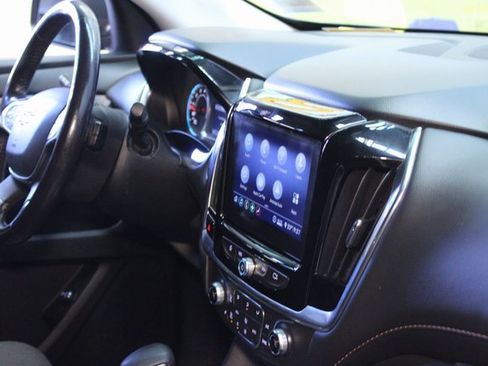 Used 2021 Chevrolet Traverse LT image 10