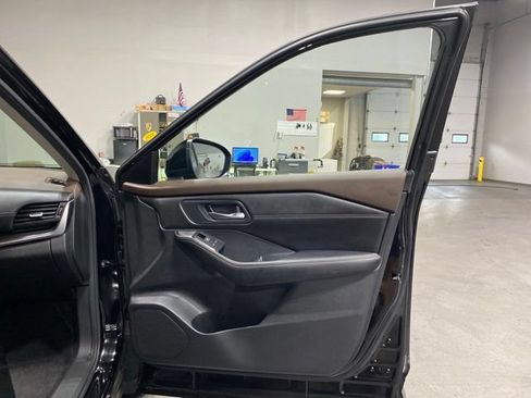 Certified 2023 Nissan Rogue SV w/ SV Premium B Package AWD/4WD image 29