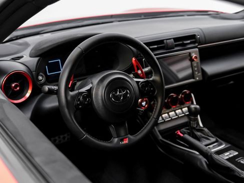 Used 2025 Toyota GR86 Premium w/ ALL Weather Mat Package (TMS) RWD image 12