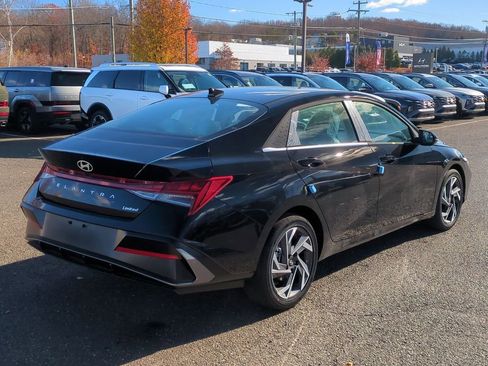 Certified 2025 Hyundai Elantra Limited FWD image 3