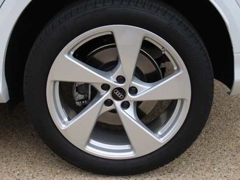 Certified 2025 Audi Q5 Premium Plus w/ Premium Plus AWD/4WD image 12