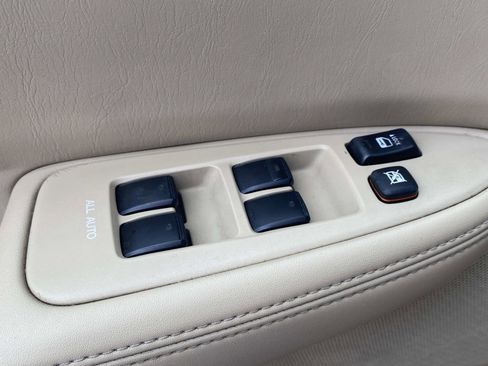 Used 2005 Lexus ES 330 image 12