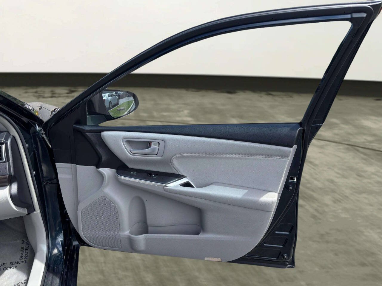 Used 2017 Toyota Camry XLE w/ Moonroof Package FWD image 18