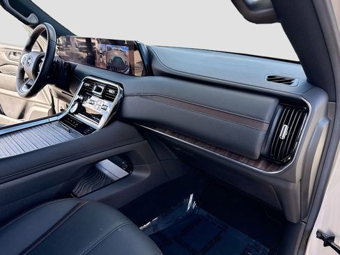 Used 2025 Nissan Armada SL w/ Captain's Chari Seat Package image 30