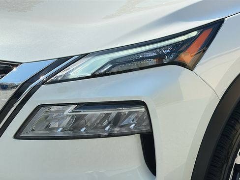 Certified 2023 Nissan Rogue SV AWD/4WD image 4