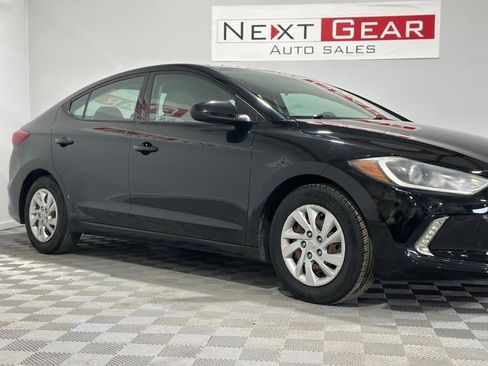 Used 2018 Hyundai Elantra SE w/ Cargo Package image 2
