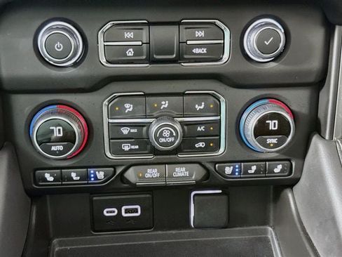 Used 2024 Chevrolet Tahoe Premier w/ Premium Package AWD/4WD image 17