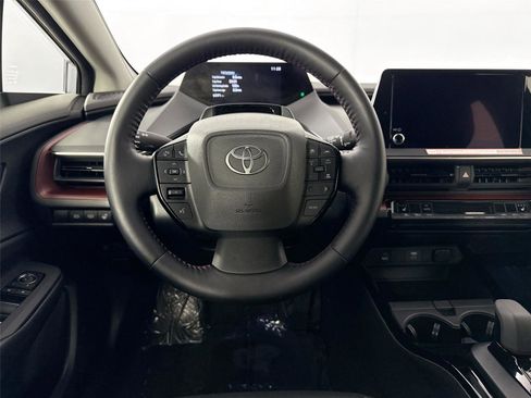Used 2025 Toyota Prius XSE image 31