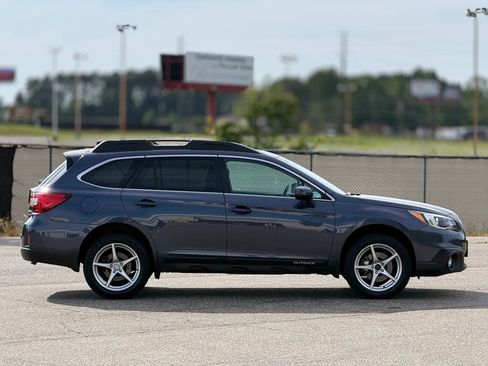 Used 2017 Subaru Outback 3.6R Limited AWD/4WD image 7