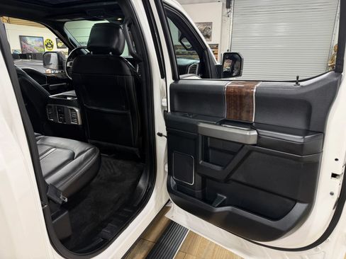 Used 2015 Ford F150 Platinum w/ Equipment Group 701A Luxury RWD image 17