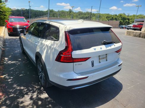 Used 2025 Volvo V60 B5 Cross Country Plus AWD/4WD image 9