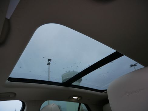 Used 2023 Buick Envision Avenir image 32