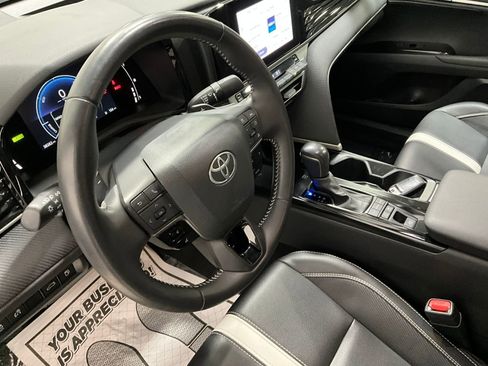Used 2025 Toyota Camry SE image 14