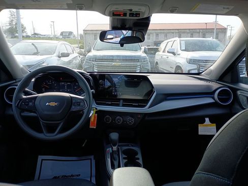 New 2026 Chevrolet Trax LS w/ LS Convenience Package FWD image 10