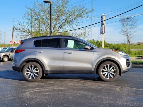 Used 2019 Kia Sportage EX w/ EX Premium Package image 2