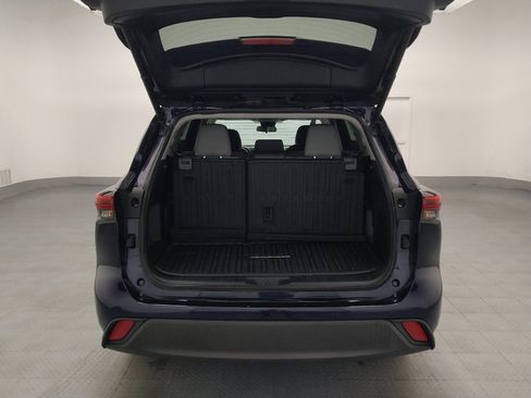 Used 2021 Toyota Highlander LE FWD image 29