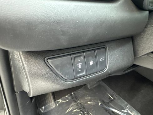 Used 2025 Genesis G70 2.5T RWD image 55