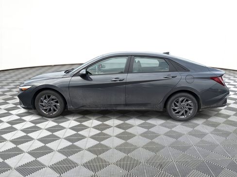 Used 2024 Hyundai Elantra SEL FWD image 2