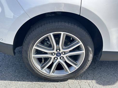 Used 2019 Ford Edge Titanium w/ Equipment Group 301A image 19