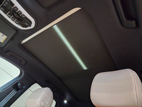 New 2026 Porsche Macan Base image 10