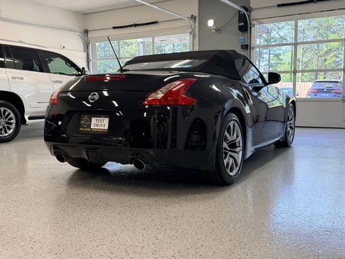 Used 2010 Nissan 370Z Touring RWD image 8