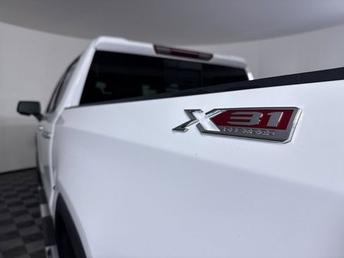 Used 2024 GMC Sierra 1500 SLT w/ SLT Premium Plus Package AWD/4WD image 25