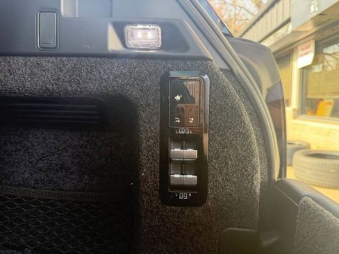 Used 2023 Land Rover Range Rover Long Wheelbase SE image 41