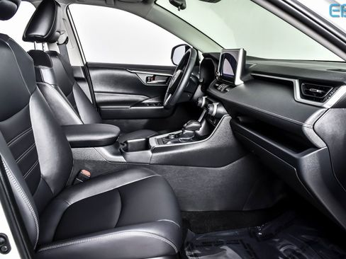 Used 2024 Toyota RAV4 XLE Premium image 25