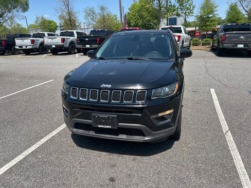 Used 2018 Jeep Compass Latitude w/ Cold Weather Group image 2