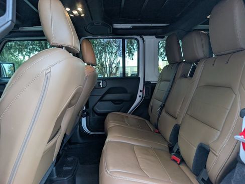 Used 2021 Jeep Wrangler Unlimited Sahara AWD/4WD image 19