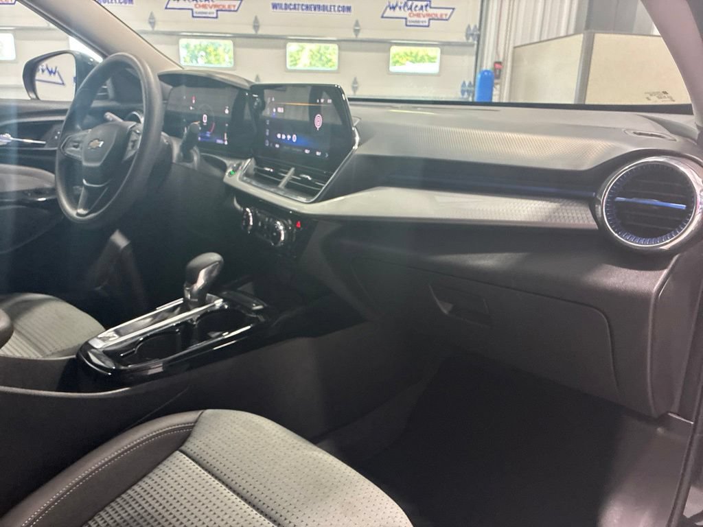 Used 2026 Chevrolet Trax LT FWD image 40