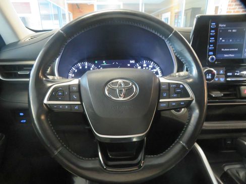 Used 2021 Toyota Highlander XLE AWD/4WD image 36