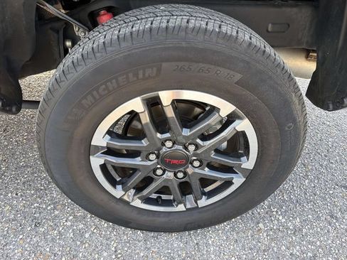 Used 2025 Toyota Tacoma TRD Sport AWD/4WD image 27