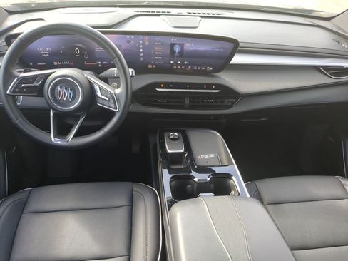 Used 2025 Buick Enclave Preferred FWD image 17