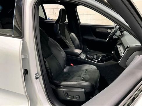 Used 2020 Volvo XC40 T5 R-Design w/ Protection Package image 29