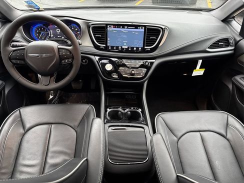 Used 2024 Chrysler Pacifica Limited w/ S Appearance Package image 22