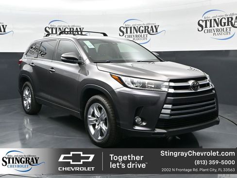 Used 2017 Toyota Highlander Limited image 1