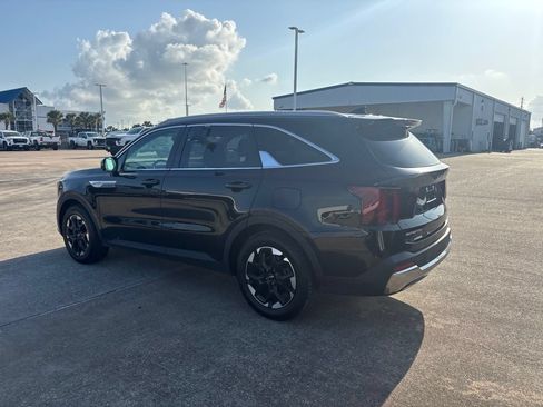Used 2024 Kia Sorento S FWD image 7