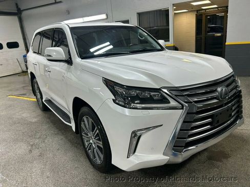 Used 2017 Lexus LX 570 4WD image 9
