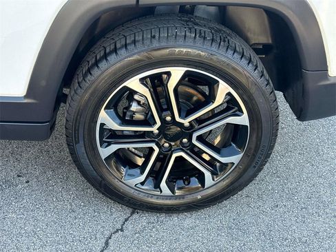 Used 2023 Jeep Compass Limited image 38