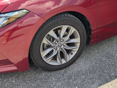 Used 2019 Toyota Avalon XLE w/ Moonroof Package FWD image 5