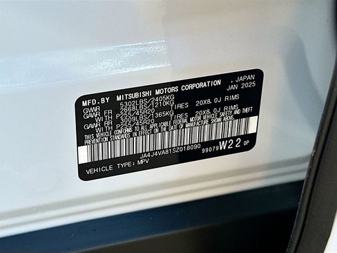 New 2025 Mitsubishi Outlander SE image 21