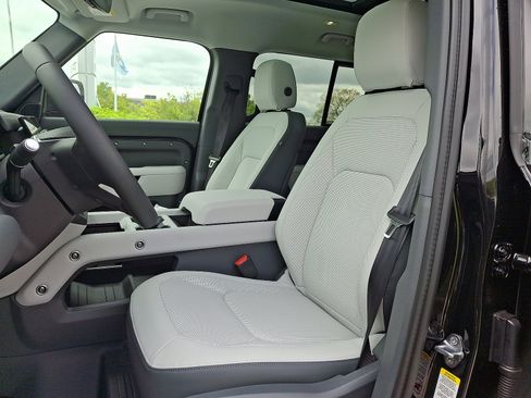 New 2026 Land Rover Defender 110 X-Dynamic SE AWD/4WD image 3