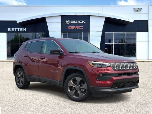 Used 2022 Jeep Compass Latitude w/ Sun and Sound Group AWD/4WD image 1