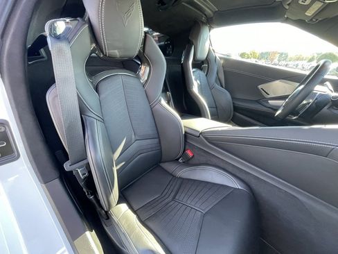 Used 2022 Chevrolet Corvette Stingray w/ Z51 Performance Package image 27