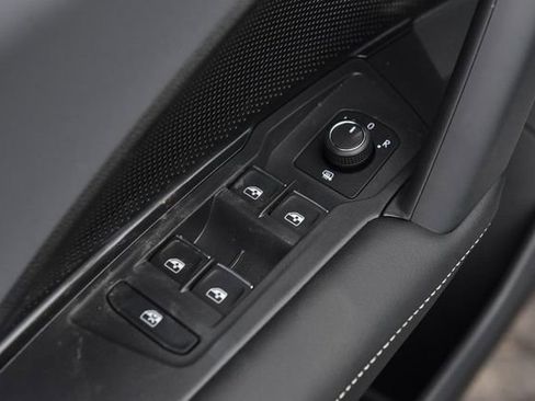 New 2026 Volkswagen Tiguan SE R-Line image 8