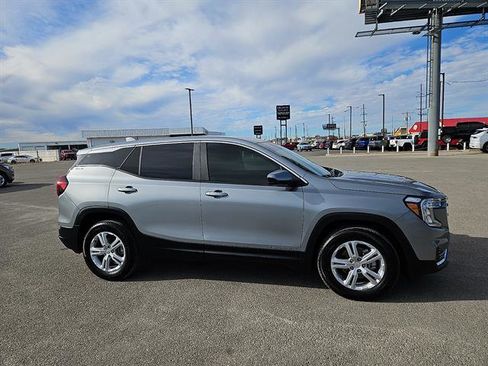 Used 2024 GMC Terrain SLE image 6