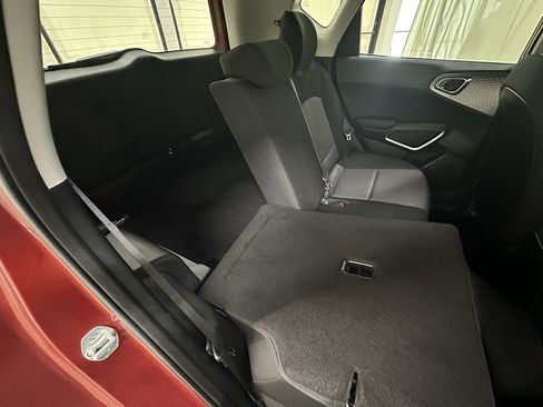 Used 2022 Kia Soul LX FWD image 18